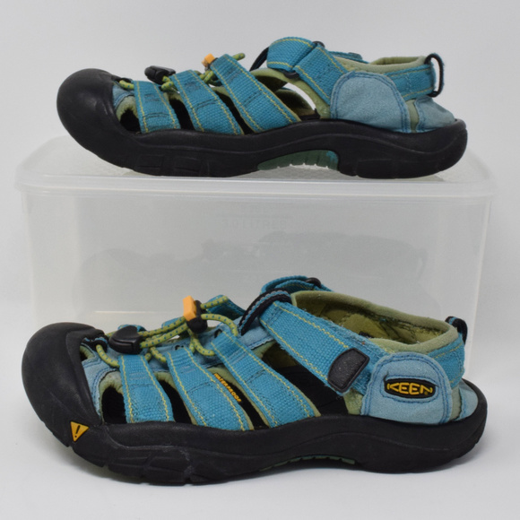 Keen Sandal Big Kid Size 3 Waterproof Hiking Shoes Summer Play Beach Fun Travel - Picture 3 of 8
